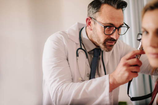 Wie eine regelmäßige Untersuchung in der HNO-Arztpraxis Ihre Gesundheit verbessern kann