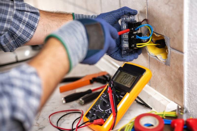 Wie die Prüfung elektrischer Anlagen zur Energieeffizienz beiträgt