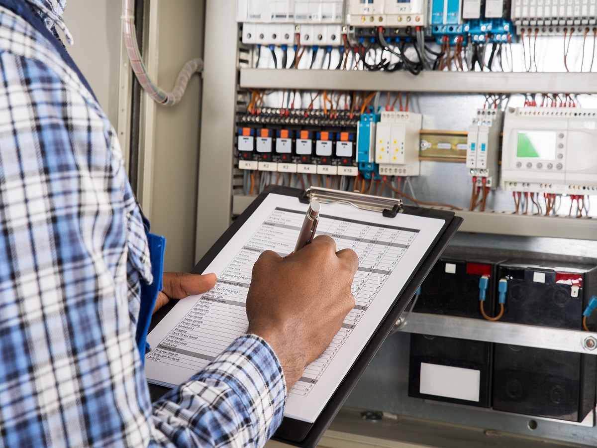 Installationen und Reparaturen? Dein Elektriker in der Nähe bei meister-job