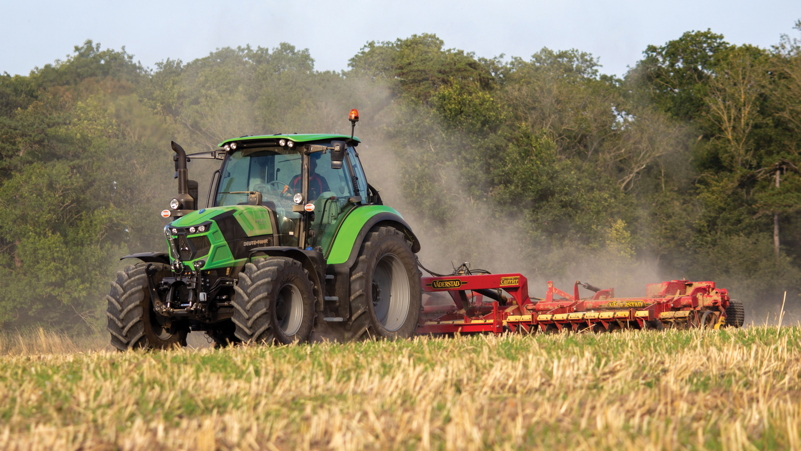 Deutz Fahr im Forsteinsatz: Stärke und Zuverlässigkeit